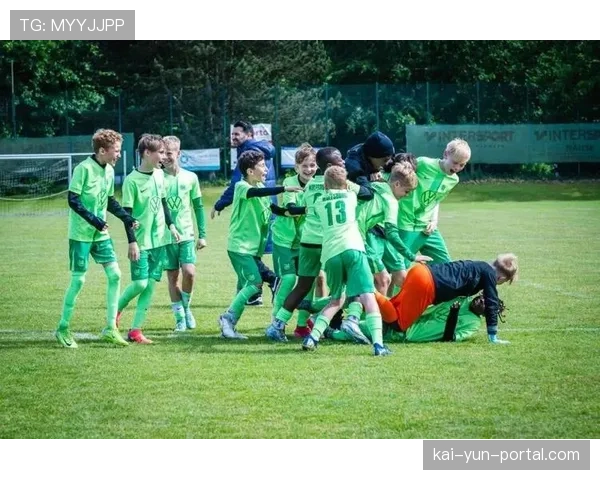 校园足球联赛蓬勃发展，德甲俱乐部青训球探频繁现身