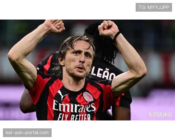 终场哨响，克罗地亚老将莫德里奇跪地掩面：皇马欧冠梦碎伯纳乌